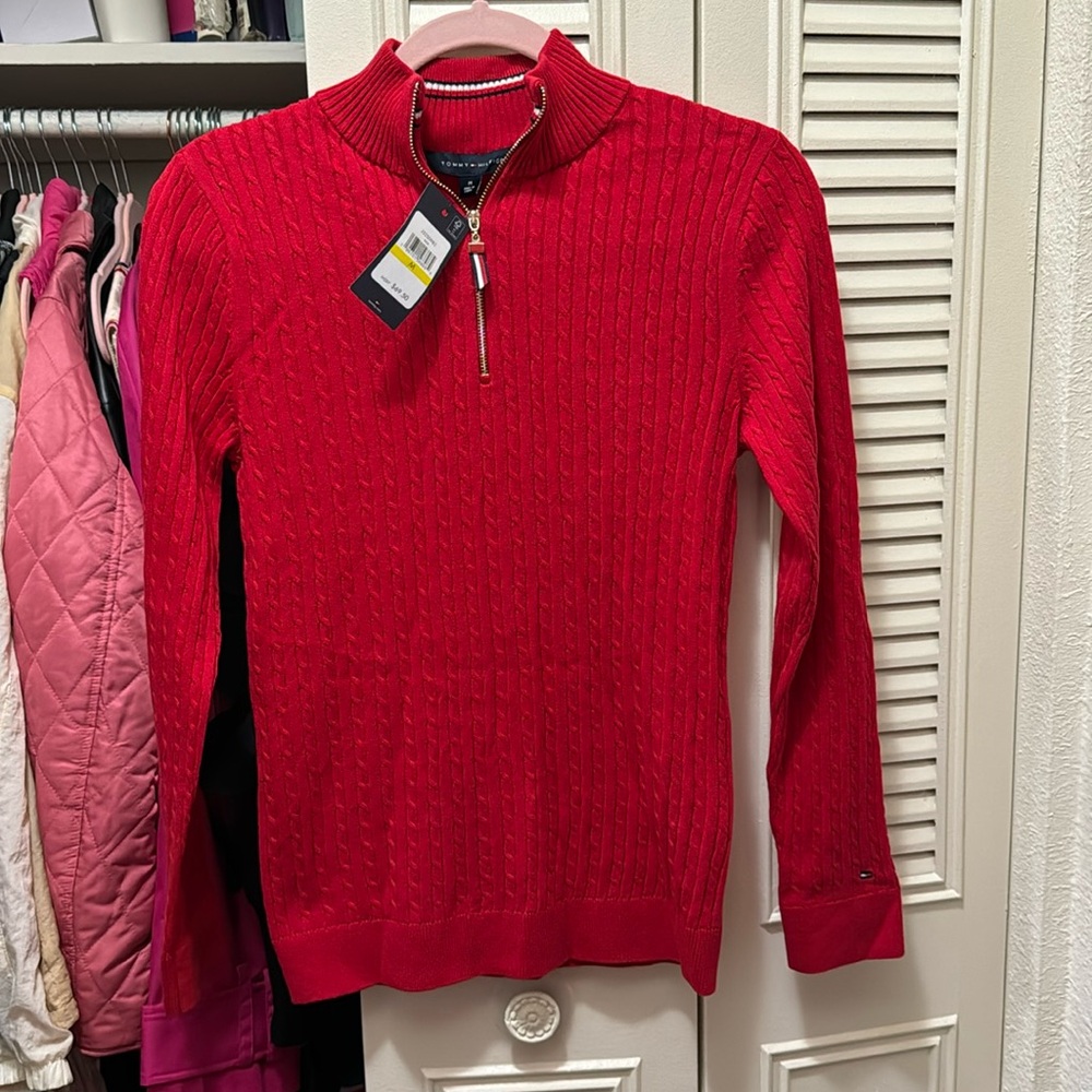 TOMMY HILFIGER NEW W TAGS RED SWEATSHIRT SIZE M